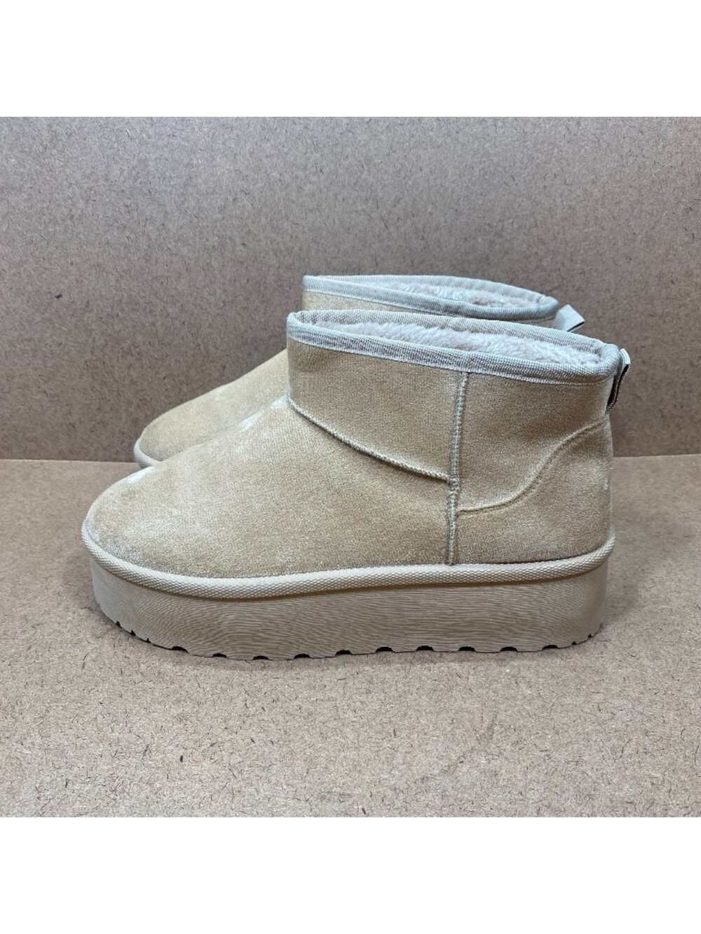 Olivia & Kate Tan Beige Faux Suede Ankle Boots Faux Fur Lining Womens Size 8.5